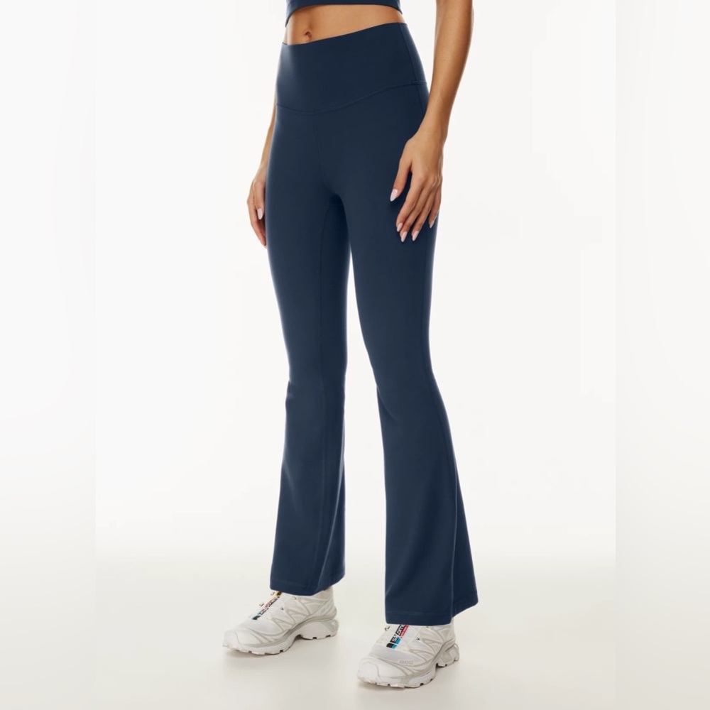TnaBUTTER™ Atmosphere Flare Hi-Rise Legging - Picture 4 of 12
